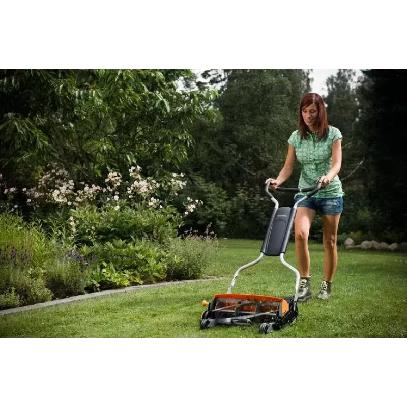 Käsitsi lükatav silinderniiduk Fiskars 113880 lõikelaiusega 116,8 cm