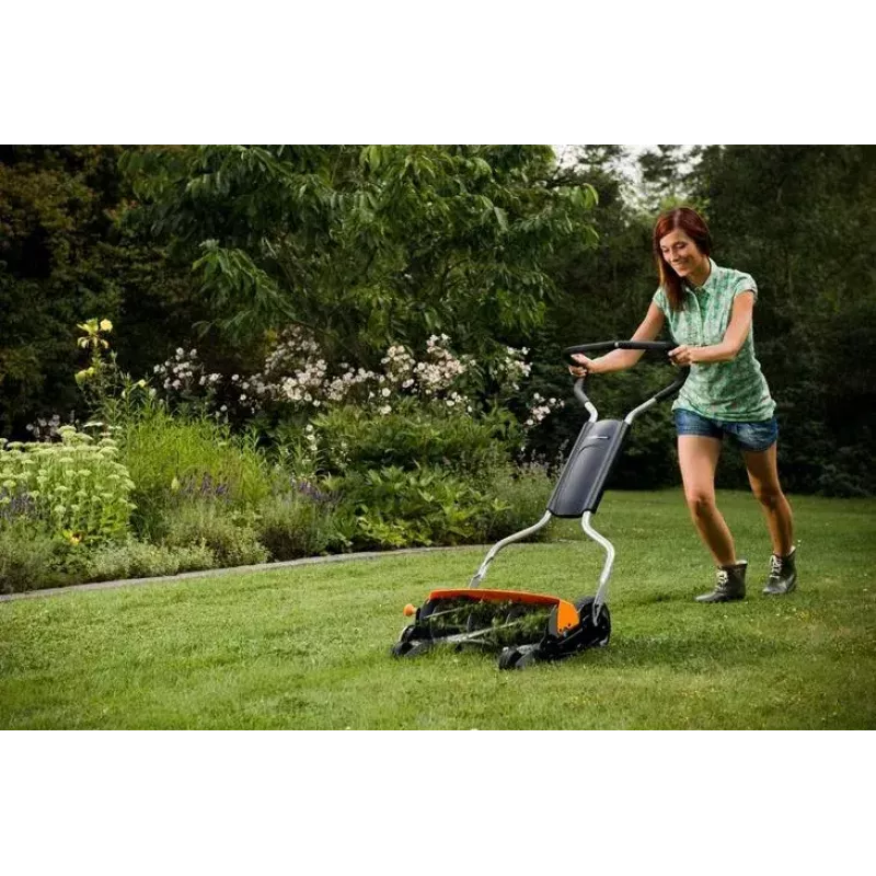 Käsitsi lükatav silinderniiduk Fiskars 113880 lõikelaiusega 116,8 cm