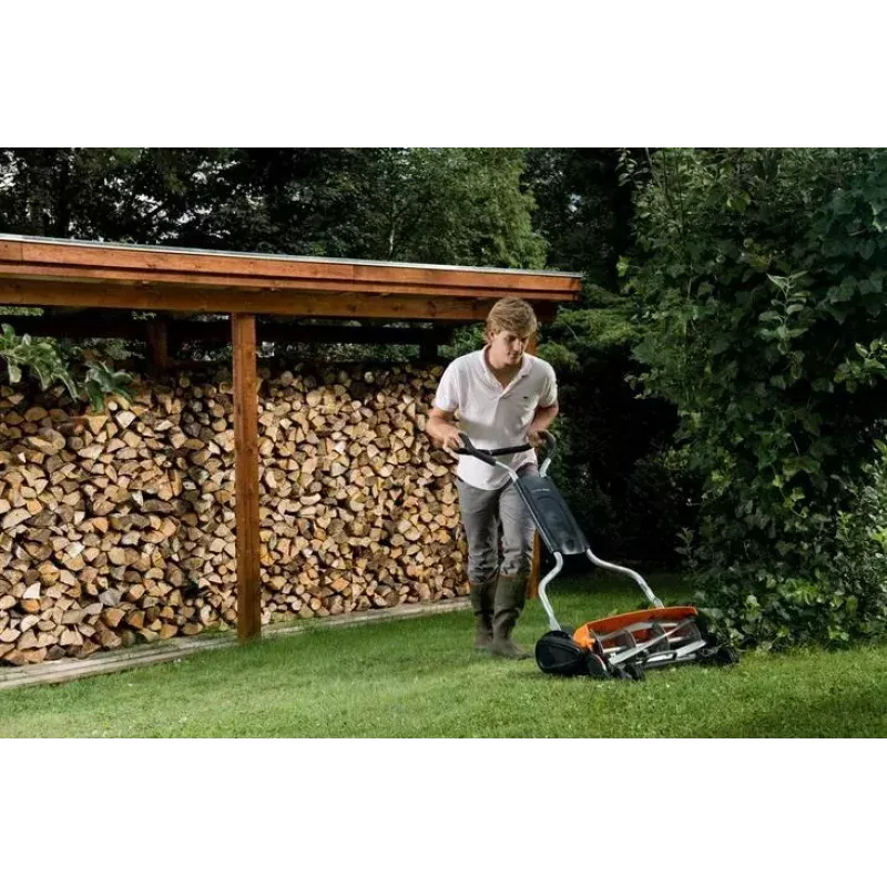 Käsitsi lükatav silinderniiduk Fiskars 113880 lõikelaiusega 116,8 cm