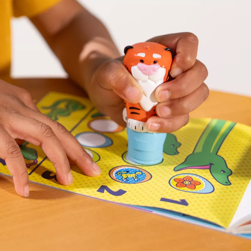 Melissa & Doug Sticker WOW 24-leheküljeline tegevusvihik ja kleepsumaja, 300 kleebist, kunst ja käsitöö näpumänguasi kogutav tegelane – Tiiger – FSC sertifitseeritud