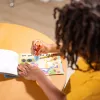 Melissa & Doug Sticker WOW 24-leheküljeline tegevusvihik ja kleepsumaja, 300 kleebist, kunst ja käsitöö näpumänguasi kogutav tegelane – Tiiger – FSC sertifitseeritud
