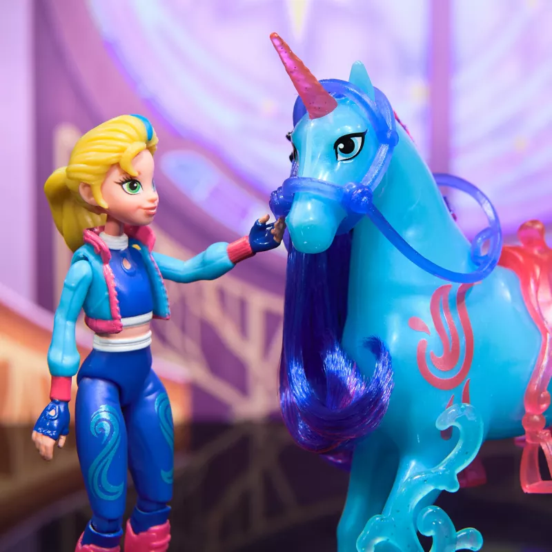 Mänguasjafiguur Spin Master Unicorn Academy Isabel ehtsa laka ja sabaga ning harjaga