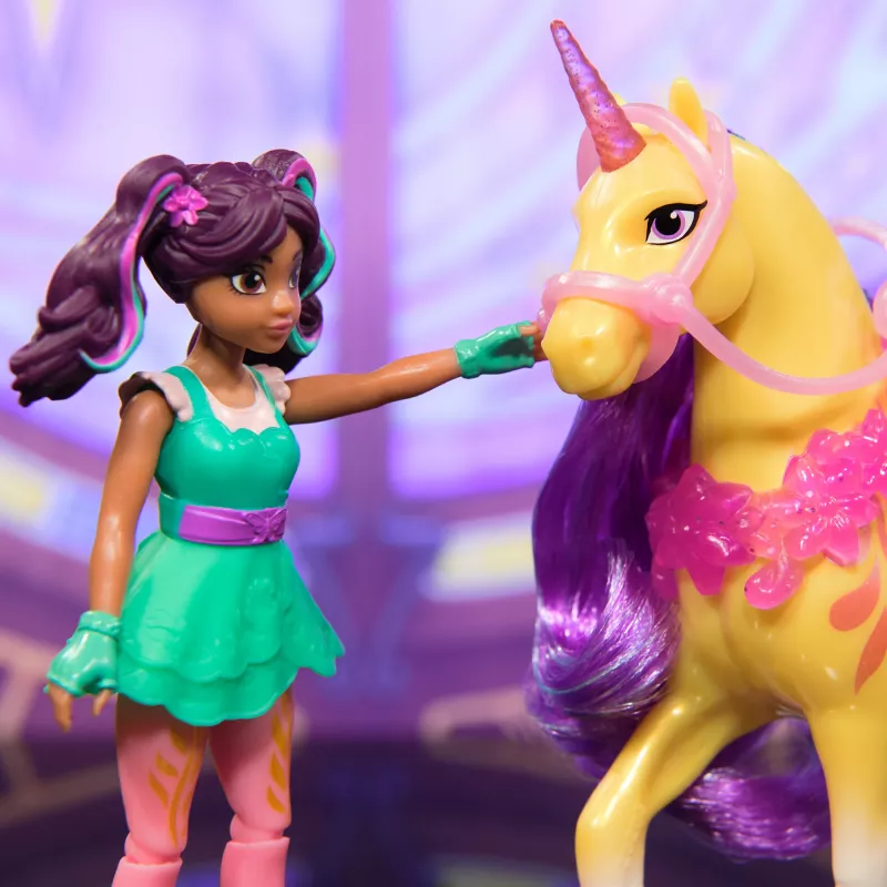 Mini nukukomplekt Usorteret Unicorn Academy Ava & Leaf Power of Friendship läbipaistva sadula ja 2 tarvikuga, 168 mm, plast