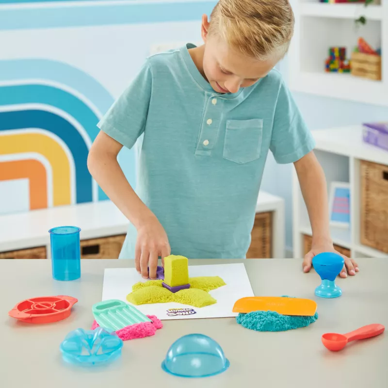 Kinetic Sand, Ultimate Sandisfying Set 2 lb mänguliivaga (roosa, kollane ja sinakasroheline), 10 tööriista ja vormi, sensoorsed mänguasjad lastele alates 7. eluaastast