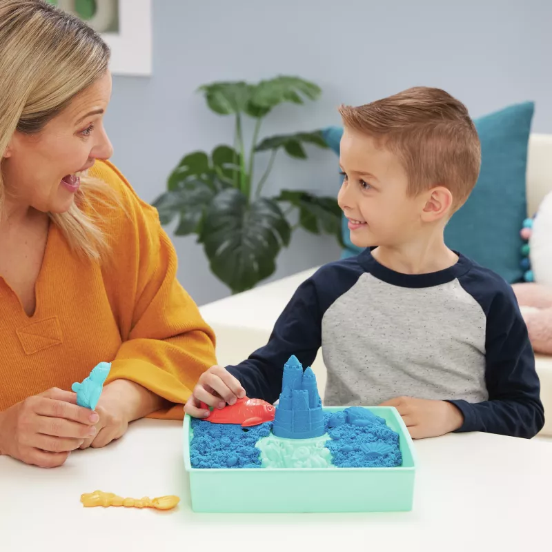 Kinetic Sand, liivakastikomplekt, loomingulised lihavõttekingitused, sisaldab 1 nael sinist voolitavat mänguliiva, 4 tööriista ja vormi, hoiustamine, sensoorsed mänguasjad lastele alates 3. eluaastast