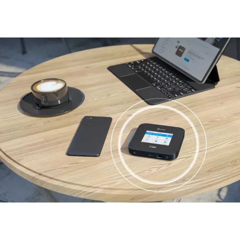 Mobiilside ruuter Netgear Nighthawk M7 Pro — kolmeribaline Wi‑Fi 2.4/5/6 GHz, 5G Sub6, LTE, Gigabit Ethernet, USB-C, kaasaskantav, must