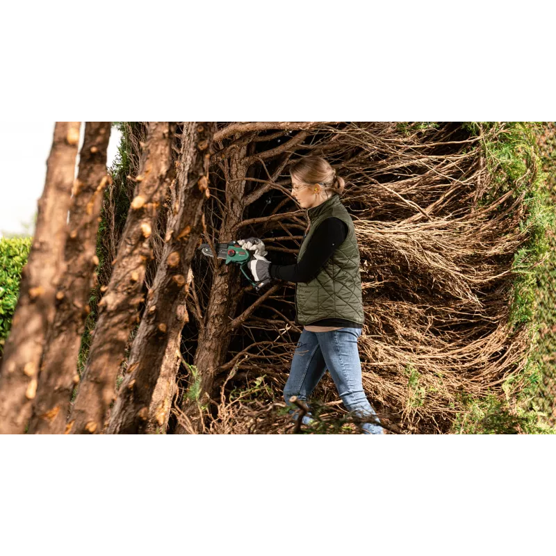 Elektriline kettsaag Bosch EasyChain 18V-15-7, juhtmeta käsisaag 1,3 kg