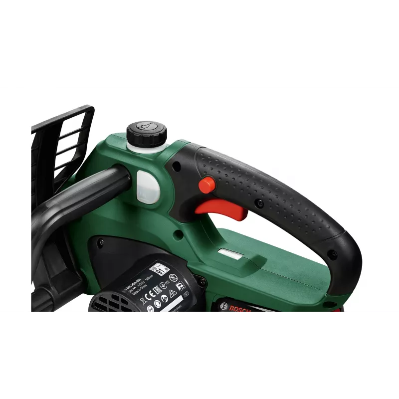 Juhtmeta kettsaag Bosch UniversalChain 18 — 13,5 cm ketilatt, 20 cm lõiketera, 2,5 Ah aku, 3 kg