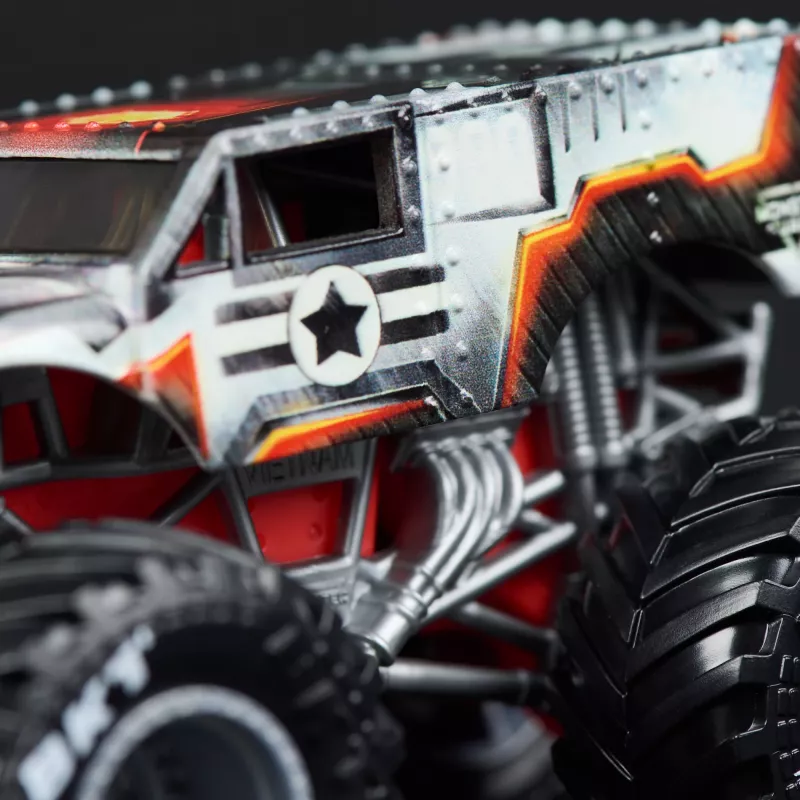 Monster Jam, Marvel Official Iron Man Vs. War Machine Die-Cast Monster Trucks, 1:64 mõõtkavas, laste mänguasjad poistele ja tüdrukutele vanuses 3 ja vanemad