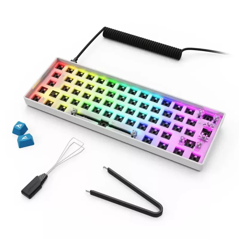 Kompaktne 60% juhtmega klaviatuur Sharkoon SKILLER SGK50 S4 — QWERTY saksa paigutus, RGB-taustvalgustus, USB, 1,5 m kaabel, valge