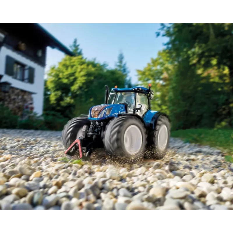 Siku 3291 mudeltraktor, kokkupandud, mõõtkavas 1:32