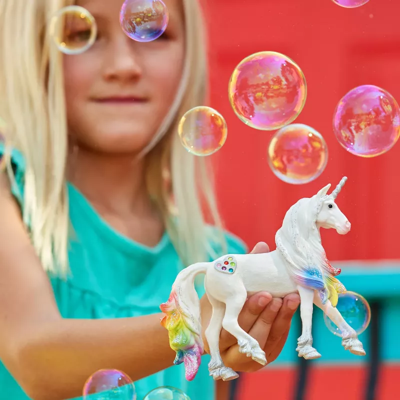 schleich BAYALA Vikerkaarearmastuse ükssarviku täkk, 5 a, Ükssarvik / Pegasus, Ükssarvikud ja haldjad, Mitmevärviline, Plast