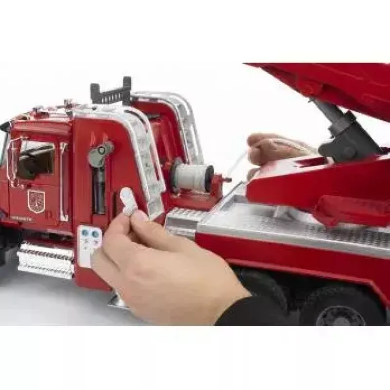 Tuletõrjeauto BRUDER MACK Granite veepumbaga
