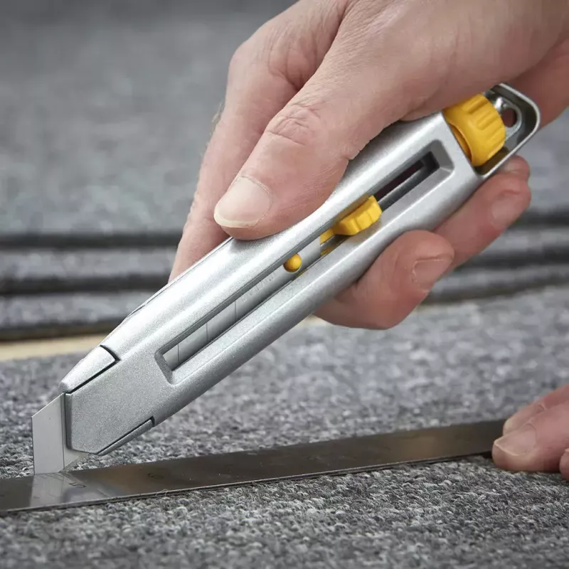 Katkestatava teraga nuga Stanley Interlock 18 mm