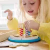 Melissa & Doug sünnipäevapeo tort - puidust mängutoidukomplekt kokkusobitatavate lisandite ja 7 küünlaga