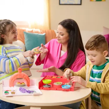 Kinetic Sand, SquishPizza tõusev pizzaahju mängukomplekt, loomingulised lihavõttekingid, sisaldab 0,45 kg vormitavat mänguliiva ja 5 tööriista, mängutoidu kunsti- ja meisterdamismänguasjad lastele