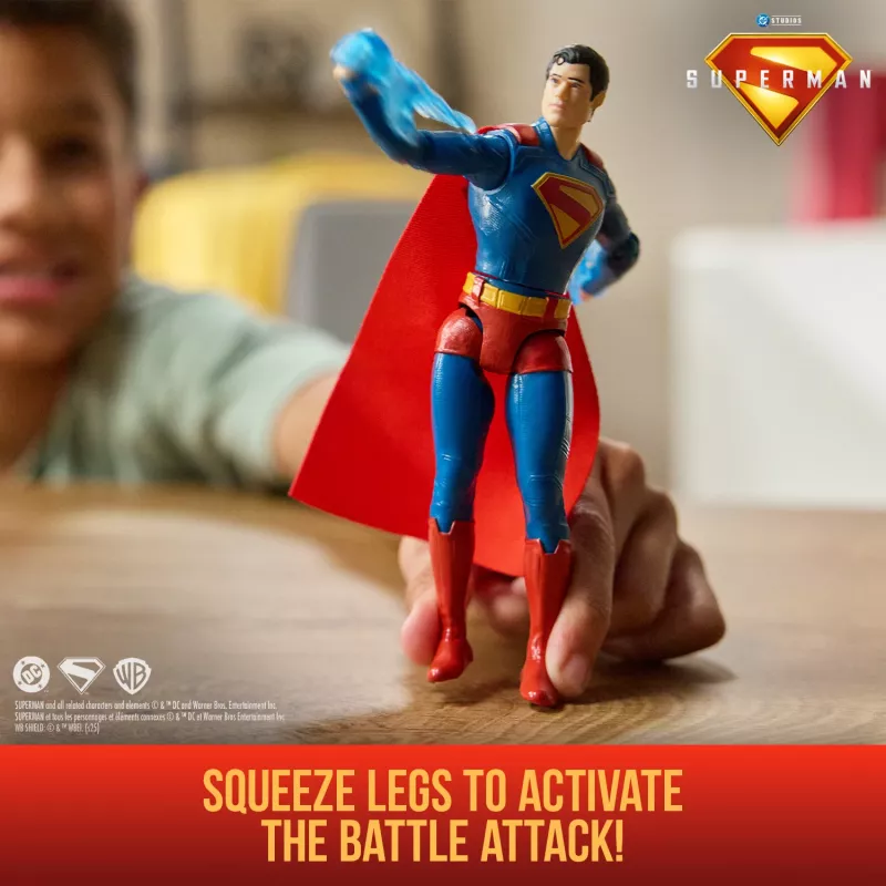 DC Comics , SUPERMAN Epic Strike tegevusfiguur, 6-tolline, autentse filmistiiliga, sisaldab 2 tarvikut, mänguasjad poistele ja tüdrukutele alates 4. eluaastast