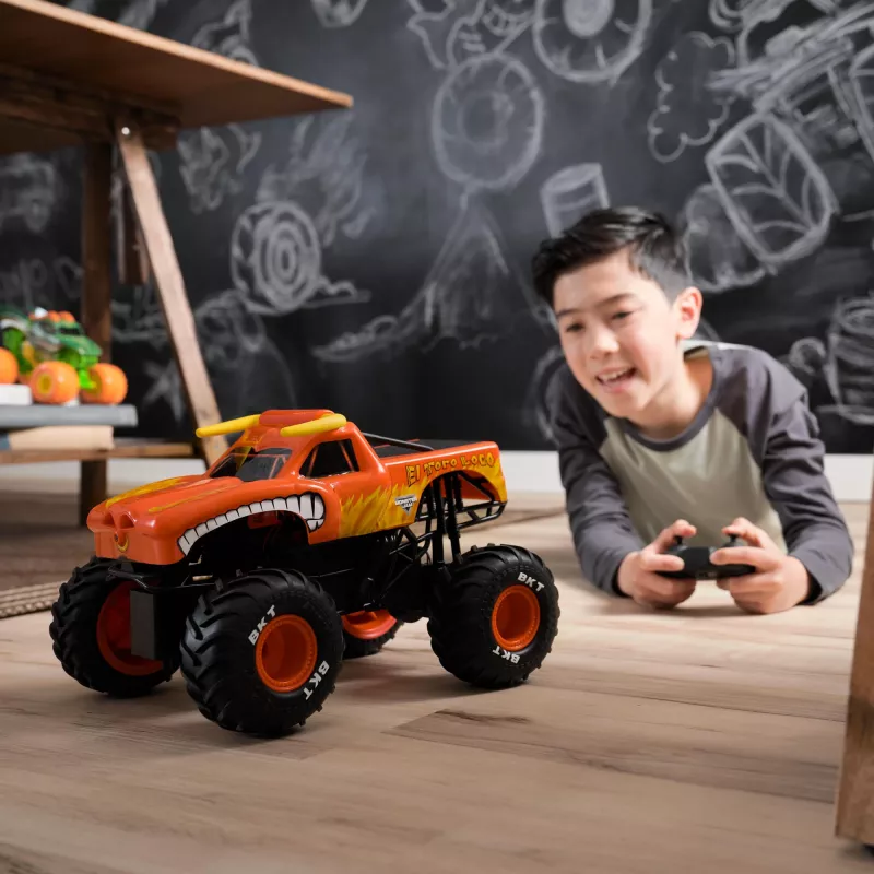 Monster Jam , El Toro Loco RC Monster Truck aatomiseeritava suitsuefektiga, mõõtkavas 1:15, laste mänguasi poistele ja tüdrukutele alates 3. eluaastast