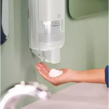 Seebi- ja desinfitseerimisvahendi jaotur Tork S4, valge — seinale kinnitatav vedelikujaotur, mudel 564500