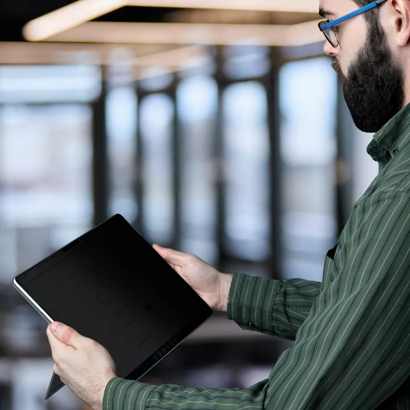 StarTech.com 4-suunaline privaatsuskile 13-tollisele Surface Pro 8/9/X sülearvutile, portree-/maastikurežiim, puutetoega, +/- 30° vaatenurk, blokeerib kuni 51% sinist valgust, pimestamisvastane