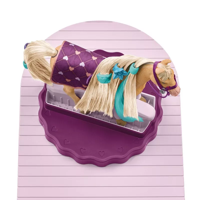 schleich HORSE CLUB Sofia iludused hobuste hooldusjaam, Harjatav karv, Hobused, 3 a, Mitmevärviline
