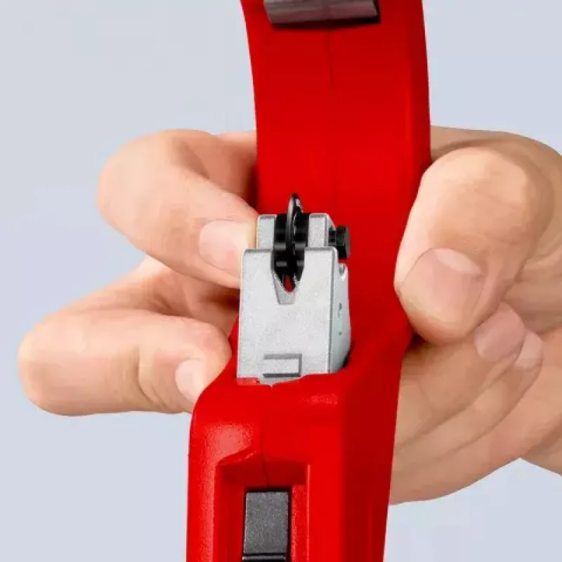 Pipecutter Knipex 90 31 03 BK sobib messingi, vase, terase jaoks