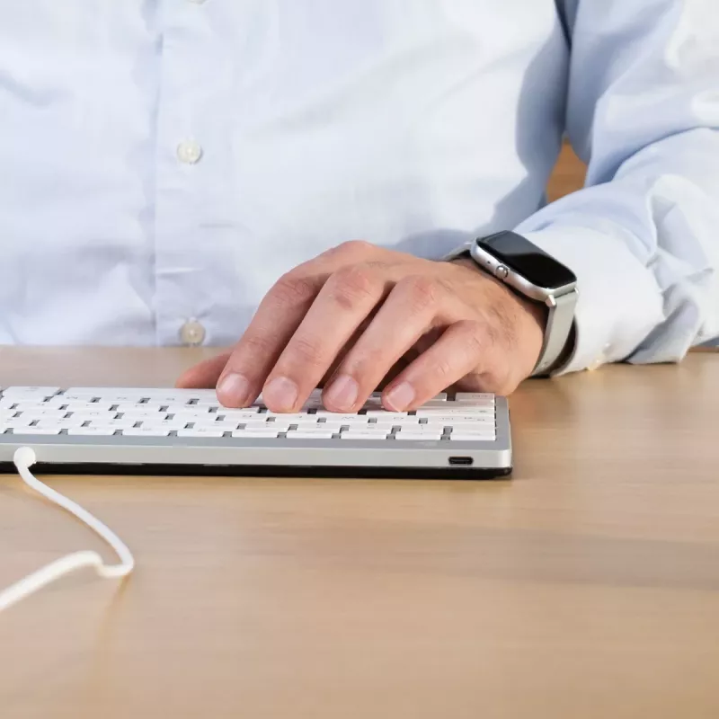 R-Go Tools ergonoomiline klaviatuur R-Go Compact Break, kompaktne klaviatuur koos pausitarkvaraga, QWERTY (US), juhtmega, valge