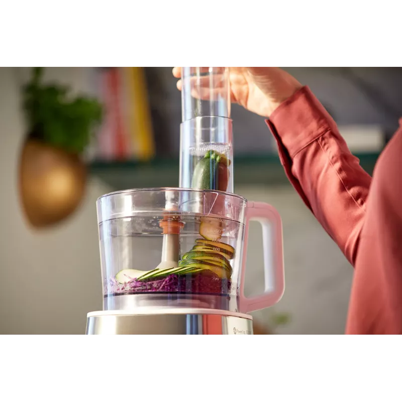 Philips Viva Collection HR7510/10 kompaktne köögikombain, mille kausi maht on 2,1 L ja võimsus 800 W. Sellel on elegantne must disain ja pöördnupp.