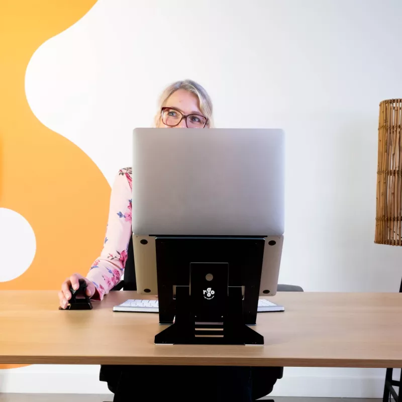 R-Go Tools sülearvuti alus R-Go Riser Document, ergonoomiline, kokkupandav ja reguleeritav alus dokumendihoidjaga, must