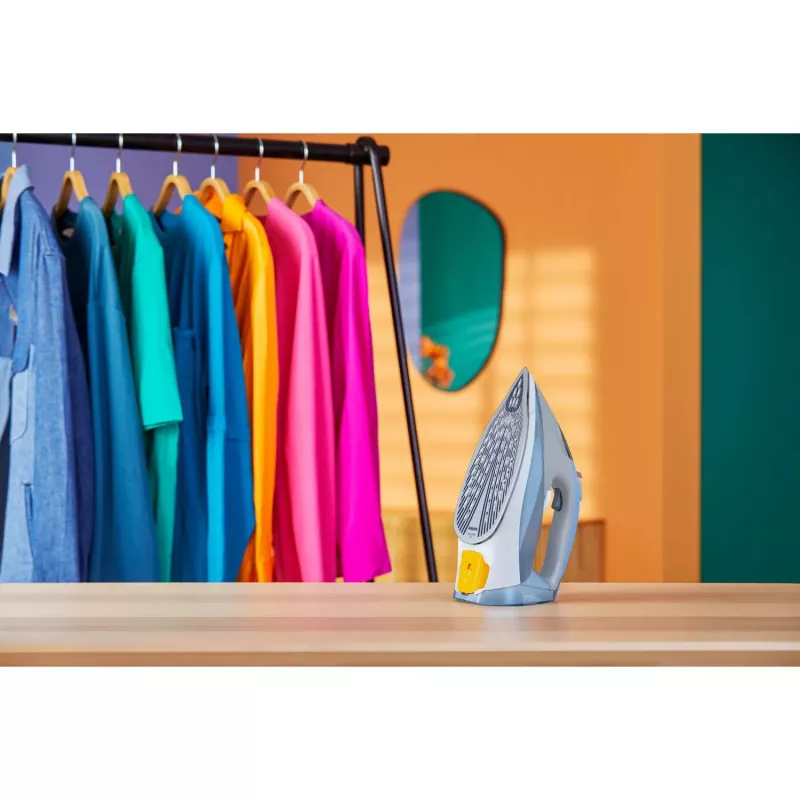 Aurutriikraud Philips 7000 seeria DST7011/20 — 2600 W, 0,3 l paak, SteamGlide Plus tallatald, vertikaalne aur