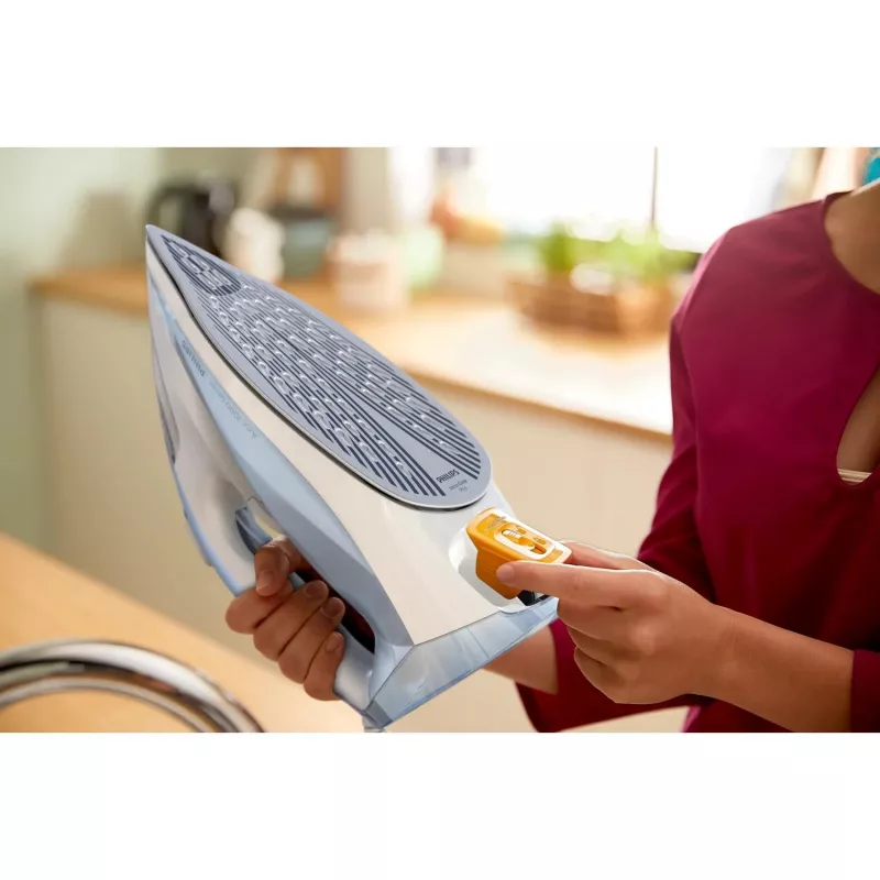 Aurutriikraud Philips 7000 seeria DST7011/20 — 2600 W, 0,3 l paak, SteamGlide Plus tallatald, vertikaalne aur
