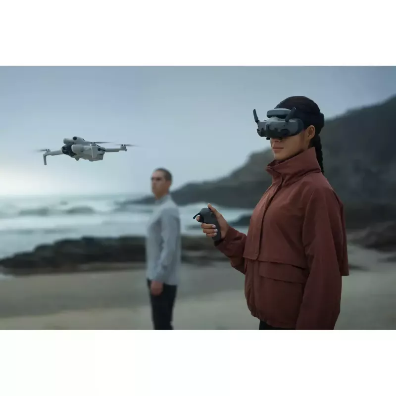 Kaugjuhtimispult DJI RC Motion 3 Hall, sisseehitatud 2600 mAh aku, 10 h aku kestvus, ühildub mudelitega Avata 2 / Mini 4 Pro / Air 3 / Goggles 3