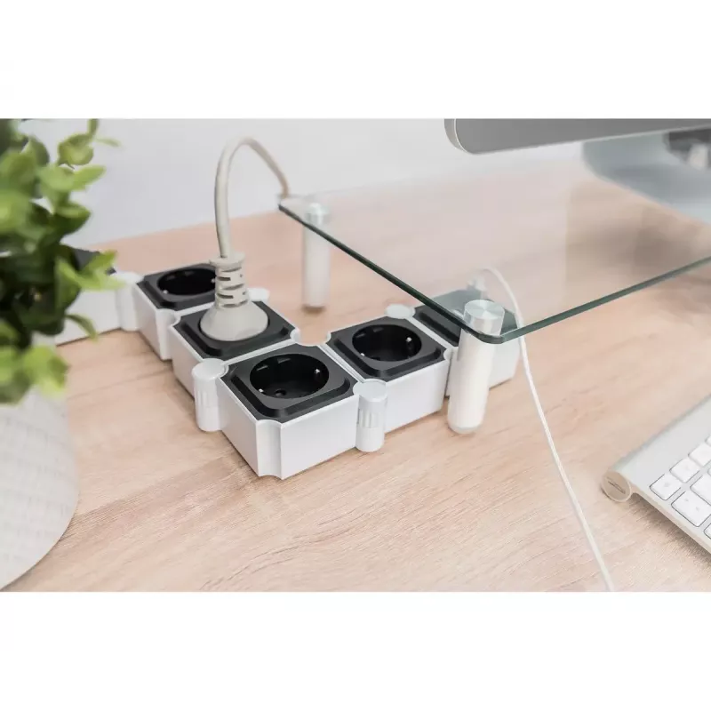 Pikendusjuhe Digitus paindlik 4-pistikuga ja 2 USB-pordi ja lülitiga