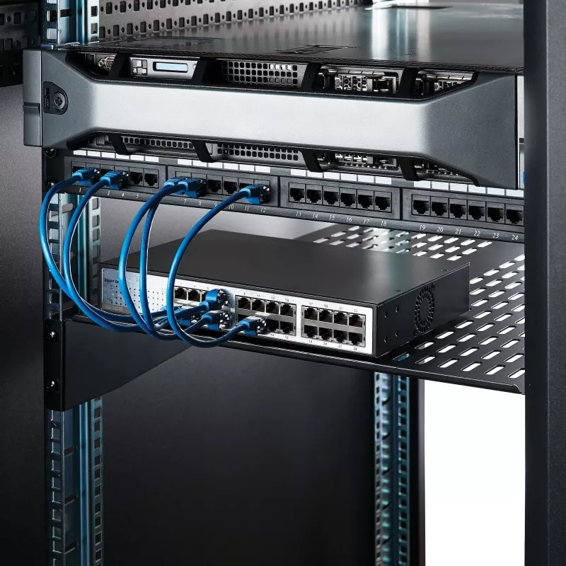 StarTech.com 2U serveririiuli riiul – universaalne ventileeritav 19-tolline seinakinnitusega riiulikonsool – tugevdatud teras – kandevõime 23 kg – 22-tolline sügav riiul, must