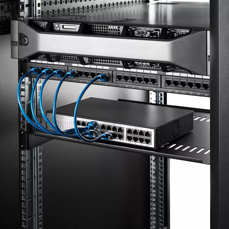 StarTech.com 1U serveririiuli riiul - universaalne ventileeritav riiulile paigaldatav konsoolsalv 19-tollise võrguseadmete riiuli ja kapi jaoks - töökindlast terasest – kandevõime 44 naela / 20 kg - 16 tolli sügav riiul, must