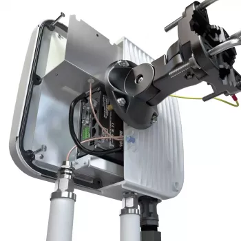 Suundantenn QuWireless QuMax PoE/LAN, mitmeribaline 0,694–2,7 GHz ja 2,4–2,5 GHz, max võimendus 6 dBi, vertikaalne polarisatsioon
