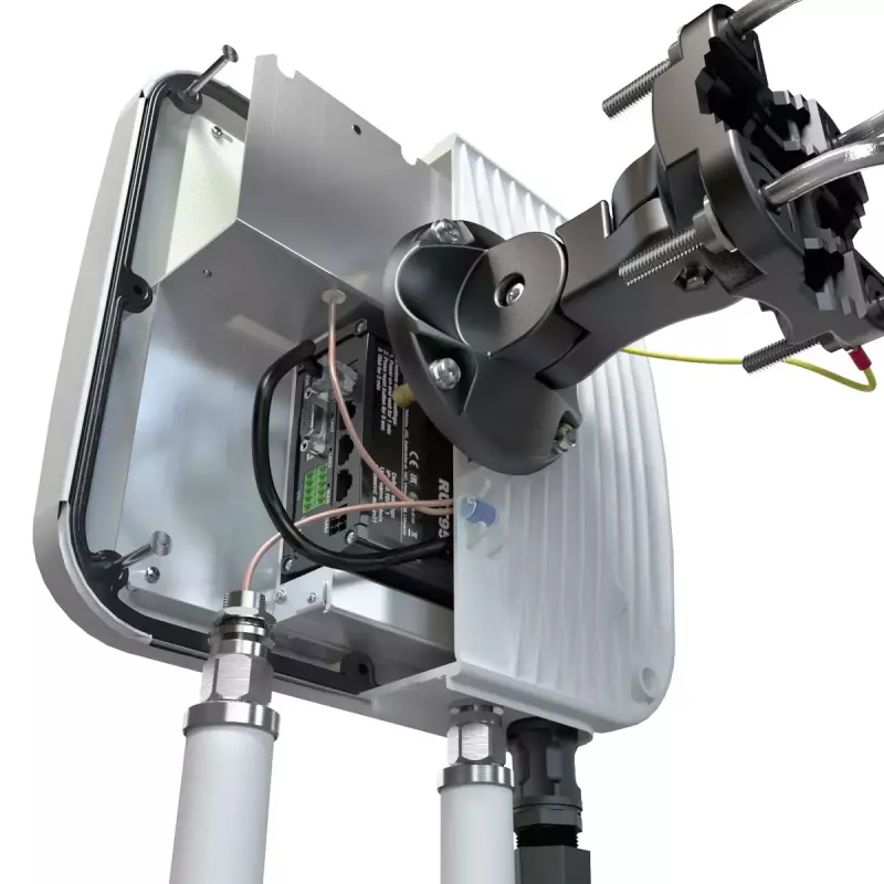 Suundantenn QuWireless QuMax PoE/LAN, mitmeribaline 0,694–2,7 GHz ja 2,4–2,5 GHz, max võimendus 6 dBi, vertikaalne polarisatsioon
