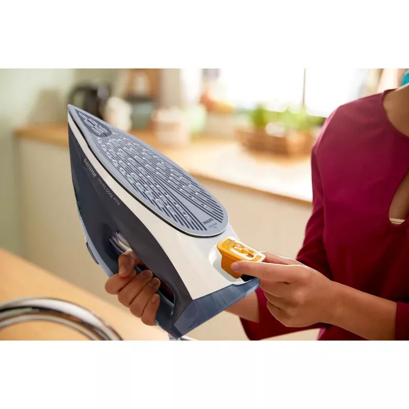 Kuiv- ja aurutriikraud Philips DST7030/20 — 2800 W, 0,3 L paak, 50 g/min pidev aur, 250 g/min aurulöök, SteamGlide Plus tallaplaat