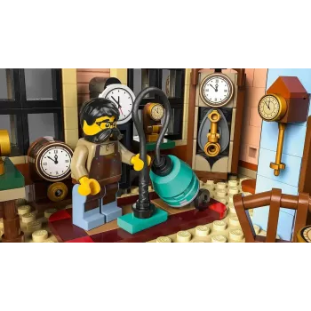 LEGO Icons ehituskomplekt 10350 Tudor Corner House — 3266 detaili, 8 minifiguuri, vanus 18+, 260×250×310 mm