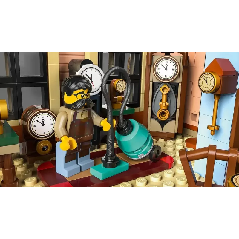 LEGO Icons ehituskomplekt 10350 Tudor Corner House — 3266 detaili, 8 minifiguuri, vanus 18+, 260×250×310 mm