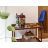 LEGO Icons ehituskomplekt 10350 Tudor Corner House — 3266 detaili, 8 minifiguuri, vanus 18+, 260×250×310 mm