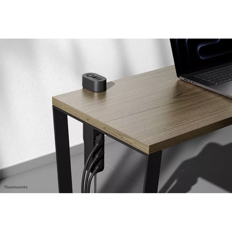 Neomounts DS22-840BL6 lauapesa koos kinnitusklambri ja USB-C ning USB-A portidega - kiirlaadimine