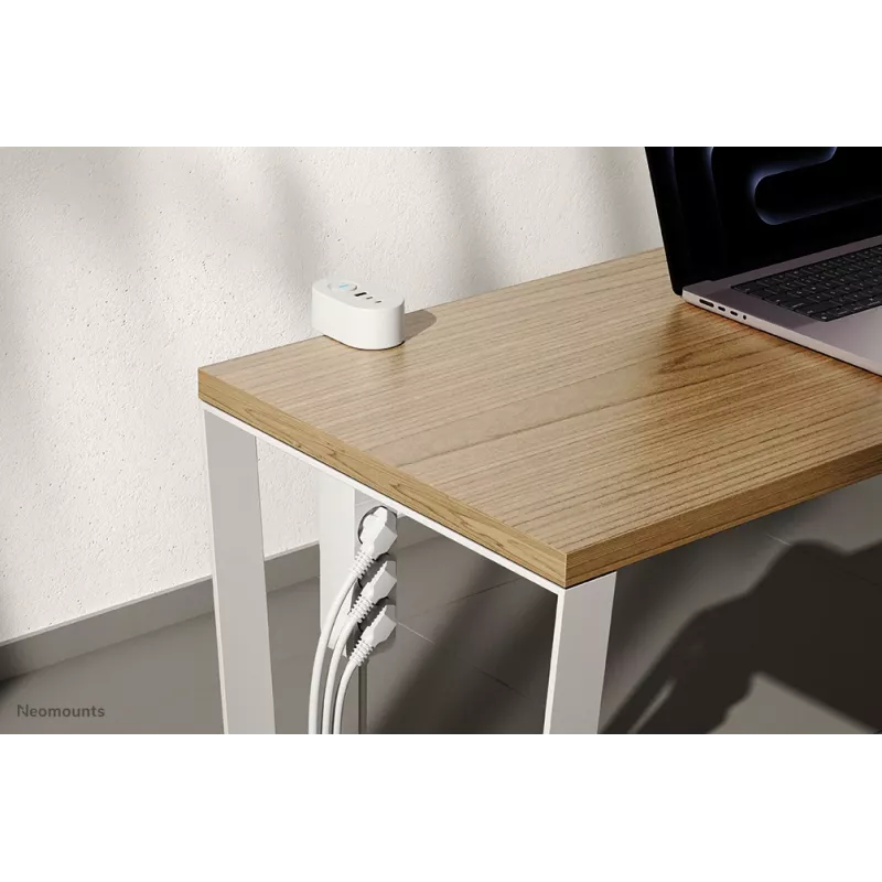 Neomounts DS22-840WH6 lauapesa koos klambriga ning USB-C ja USB-A portidega – kiirlaadimine