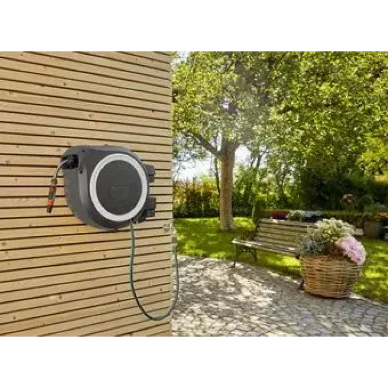 Seinale paigaldatav voolikuhoidik Gardena RollUp Automatic Must hall