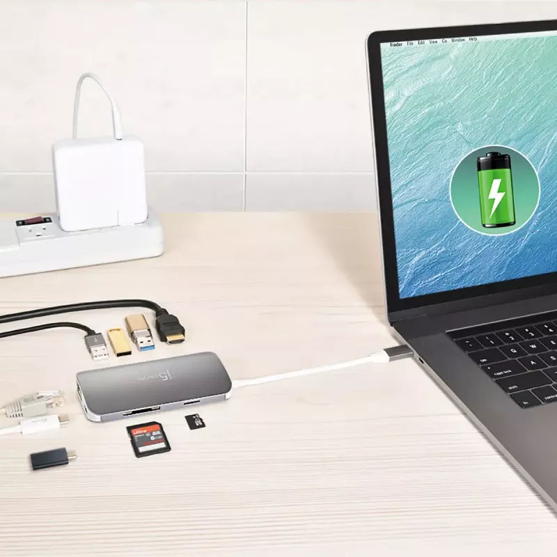 j5create JCD383 USB-C™ 9-ühes multiliides, hõbe ja valge