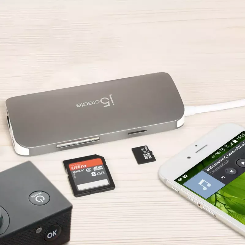 j5create JCD383 USB-C™ 9-ühes multiliides, hõbe ja valge