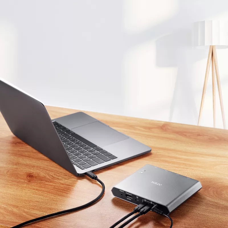 ATEN 2-pordiline 4K DisplayPort USB-C KVM-dokklüliti läbiva toitega