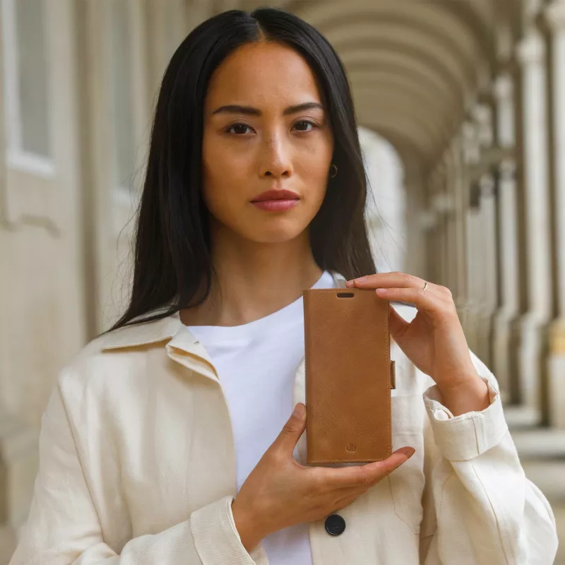 Folio-ümbris dbramante1928 Lynge iPhone 14 Plus Tan 3 kaardipesa