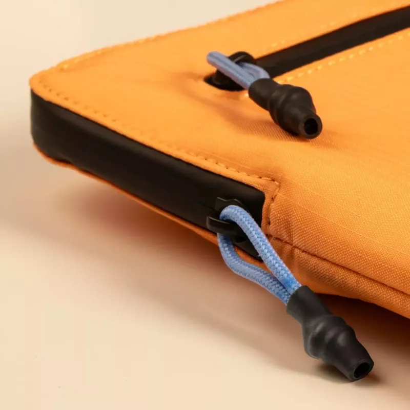 Kaitseümbris Native Union Ultralight Sleeve 33 cm (13 tolli) oranž 232 g