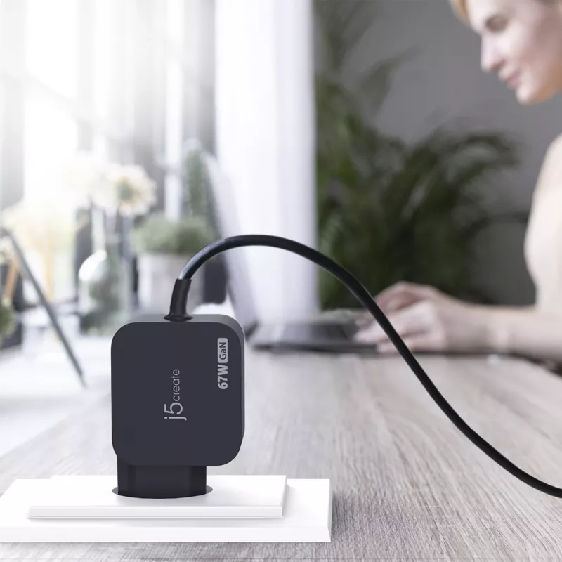 j5create JUP1565DC 67W GaN PD USB-C® minilaadur 6 tüüpi DC-pistikuga – EL, must